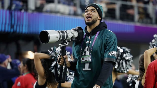 meek-mill-karl-towns-super-bowl.jpg